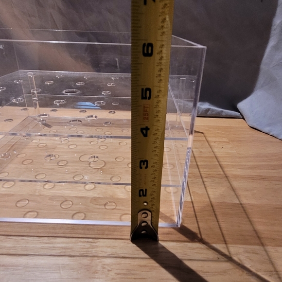 Clear Acrylic Square Flower Box Vase - 20 holes - Picture 3 of 5